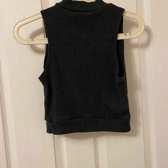 Grey mock neck cropped tank top - Picture 2 of 2